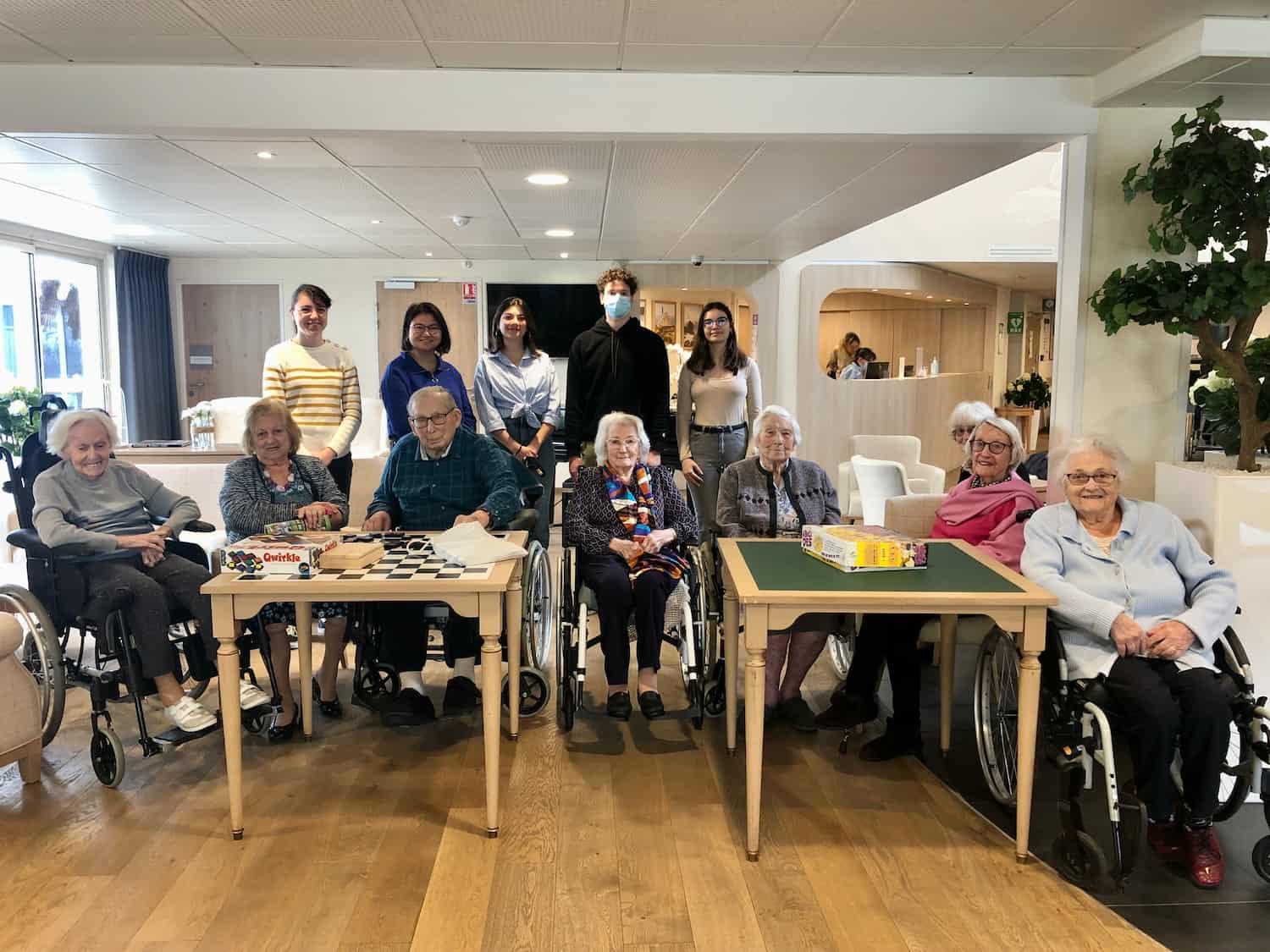 groupe de residents avec des etudiants en medecine