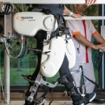 Technologie d'assistance robotisée - ici patient pris en charge avec l'exosquelette Lokomat Technologie d'assistance robotisée - ici patient pris en charge avec l'exosquelette Lokomat